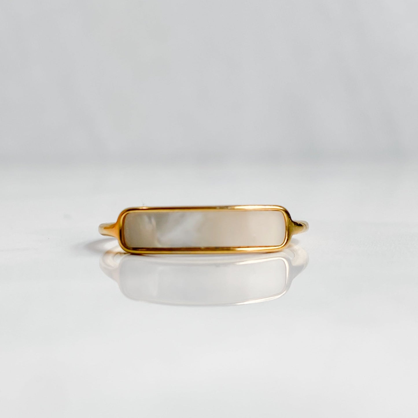 Bague dorée en nacre plaqué or 18K | CALYPSO